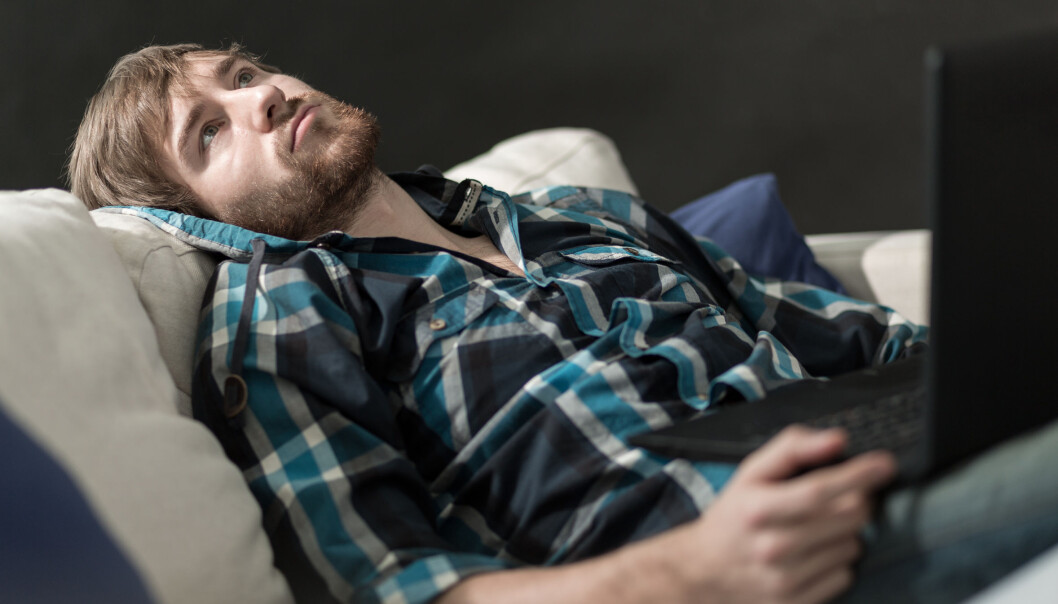 Menn har oftere dårligere sosialt nettverk og færre nære fortrolige enn kvinner. Det kan være noe av forklaringen på at deprimerte menn oftere blir uføretrygdet. (Illustrasjonsfoto: Microstock) Menn har oftere dårligere sosialt nettverk og færre nære fortrolige enn kvinner. Det kan være noe av forklaringen på at deprimerte menn oftere blir uføretrygdet. (Illustrasjonsfoto: Microstock)