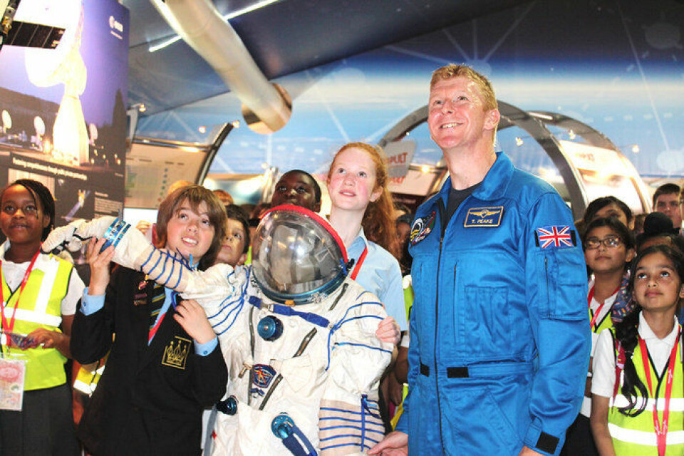 Som alle ESAs astronauter jobber Tim også med å inspirere fremtidens romfarere og romforskere. (Foto: ESA)