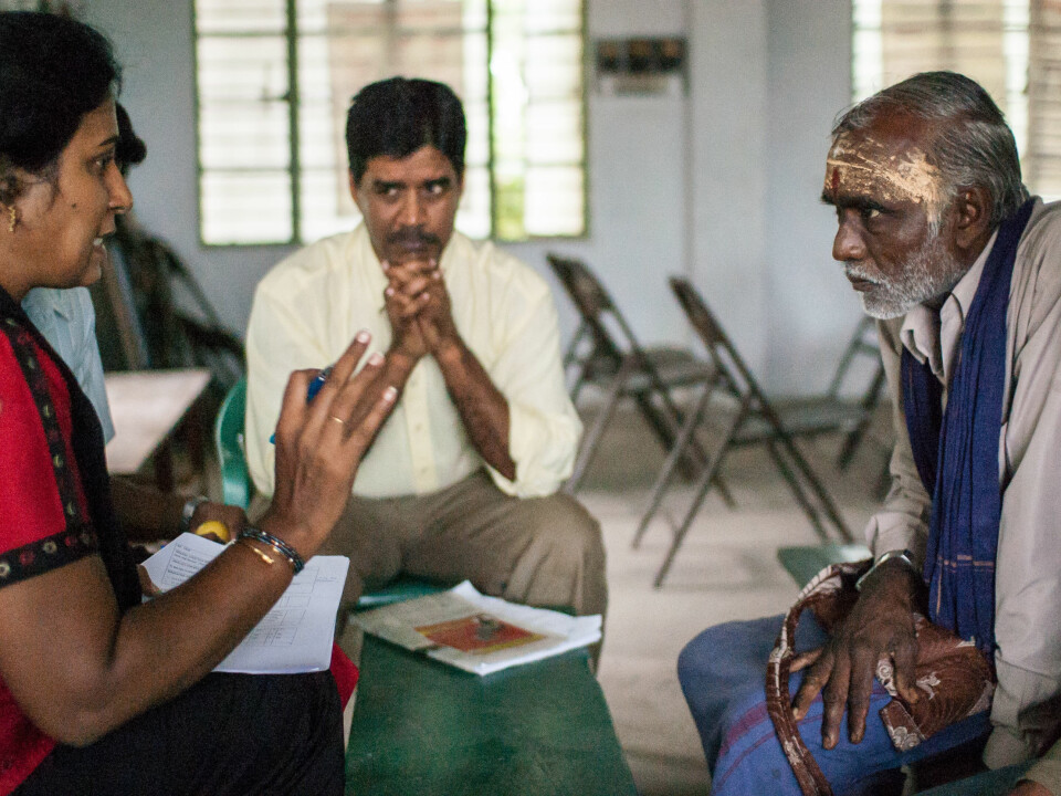 VKCs provide an important platform for farmer interaction, not only with other farmers but also with scientists, government agencies and other stakeholders, as well as women involved in agriculture. Here Dr. V. Geethalakshmi from Tamil Nadu Agricultural University (TNAU) and Project director Udaya Sekhar Nagothu from NIBIO gets input from a farmer in Tamil Nadu. (Photo: Ragnar Våga Pedersen.)