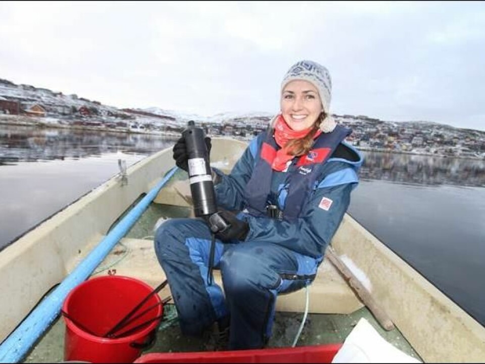First author Kate Hawley with a telemetry receiver used in the study. (Photo: Guttom Christensen, Akvaplan-NIVA)
