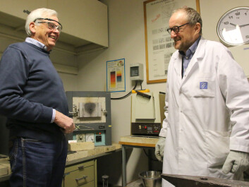 Professor Emeritus Otto Lohne, here with engineer Paul Ulseth, believes the professional mint masters of 500 years ago could certainly determine coins’ silver content. (Photo: Idun Haugan, NTNU) Professor Emeritus Otto Lohne, here with engineer Paul Ulseth, believes the professional mint masters of 500 years ago could certainly determine coins’ silver content. (Photo: Idun Haugan, NTNU)