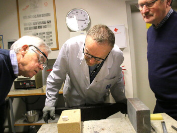 Otto Lohne, Pål Ulseth and Helge Karlgård study the results. (Photo: Idun Haugan, NTNU) Otto Lohne, Pål Ulseth and Helge Karlgård study the results. (Photo: Idun Haugan, NTNU)