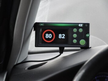 This is how the system appears to the driver. The 81 – 84 km/h range in an 80 km/h zone displays a flashing speed limit symbol. Beyond 84 km/h, an auditory signal is added to the flashing display. (Photo: SINTEF) This is how the system appears to the driver. The 81 – 84 km/h range in an 80 km/h zone displays a flashing speed limit symbol. Beyond 84 km/h, an auditory signal is added to the flashing display. (Photo: SINTEF)