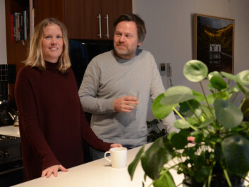 Satisfied residents enjoying a coffee in the old workshop that is now a super modern kitchen. (Photo: Lisbet Jære.) Satisfied residents enjoying a coffee in the old workshop that is now a super modern kitchen. (Photo: Lisbet Jære.)