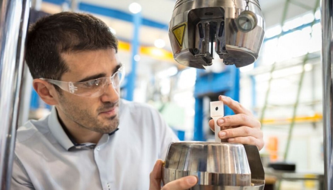 Sintef scientist Giovanni Perillo has responsibility for developing the plastic materials that will seal the walls of the underground compressed air storage sites. This membrane will need to withstand demanding conditions; the air will be stored at pressures that are 36 to 70 times as high as air pressure at sea level. (Photo: Thor Nielsen/Sintef) Sintef scientist Giovanni Perillo has responsibility for developing the plastic materials that will seal the walls of the underground compressed air storage sites. This membrane will need to withstand demanding conditions; the air will be stored at pressures that are 36 to 70 times as high as air pressure at sea level. (Photo: Thor Nielsen/Sintef)