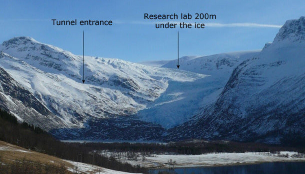 The arrows show the location of the Svartisen subglacial laboratory. (Photo: Hallgeir Elvehøy / NVE) The arrows show the location of the Svartisen subglacial laboratory. (Photo: Hallgeir Elvehøy / NVE)