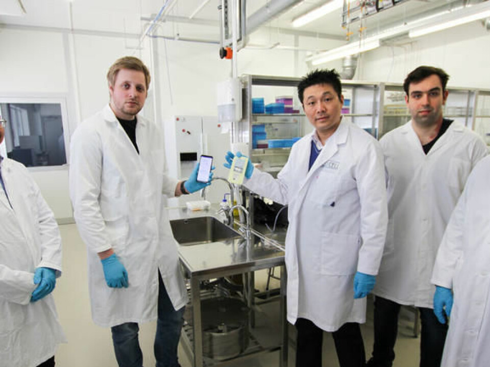 The product consists of a diaper liner and a mobile-app. From left: Zhaochu Yang (Ph.D.), Haakon Karlsen (Ph.D.), Tao Dong (Professor), Joao C.G. Simões (Erasmus mundus masterstudent), N M.M. Pires (Ph.D.) (Photo: An-Magritt Larsen, USN)