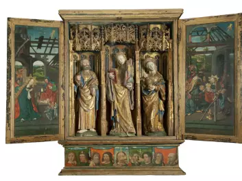 This altarpiece from Austevoll Church is one of the pieces that Kausland believes was made in the Netherlands. What indicates that the piece was made in northern Netherlands are the techniques used in its construction, gilding, sculptures, as well as in the paintings. (Photo: Svein Skare, Bergen Historiske museum, Universitetet i Bergen.)