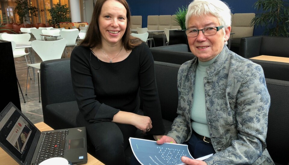 Researcher, Inger Marie Holm, and pensioner, Bitten Barman-Jenssen, agree that seniors could substantially benefit from learning technology, but to do so, they need help. (Image: Mali A. Arnstad)