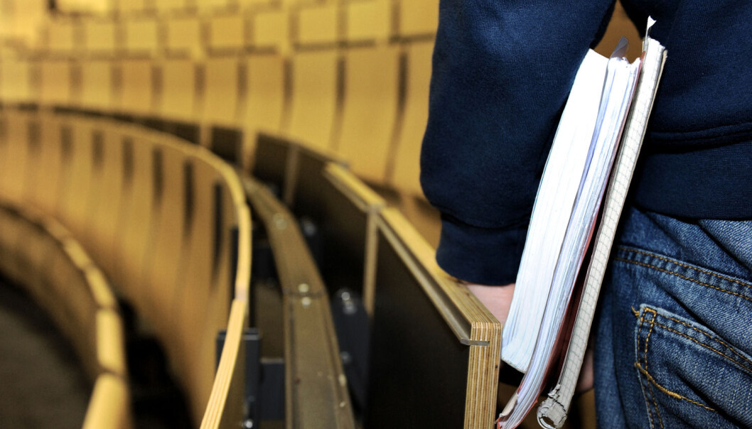 Forskerforbundet mener det ikke er universitetene og høyskolenes ansvar å luke ut studenter som ikke har oppholdstillatelse i Norge. (Illustrasjonsfoto: Frank May, NTB scanpix) Forskerforbundet mener det ikke er universitetene og høyskolenes ansvar å luke ut studenter som ikke har oppholdstillatelse i Norge. (Illustrasjonsfoto: Frank May, NTB scanpix)