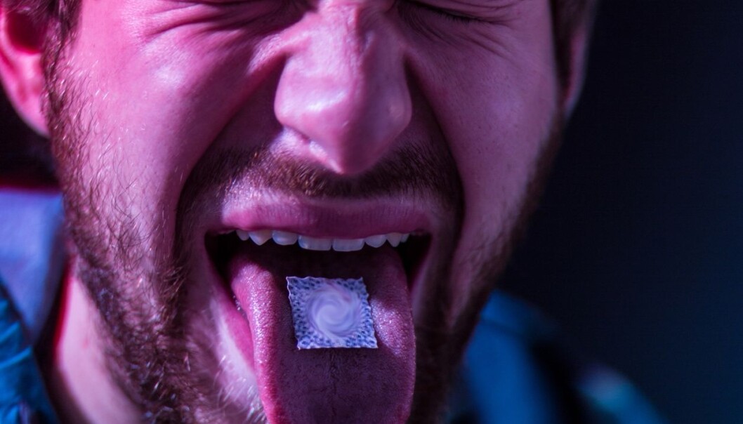 To studier viser at bruk av LSD og andre psykedeliske stoffer ikke har negativ innvirkning på brukernes psykiske helse. Etter å ha analysert det samme tallmaterialet kommer tre andre forskere fram til motsatt konklusjon. (Foto: Microstock) To studier viser at bruk av LSD og andre psykedeliske stoffer ikke har negativ innvirkning på brukernes psykiske helse. Etter å ha analysert det samme tallmaterialet kommer tre andre forskere fram til motsatt konklusjon. (Foto: Microstock)