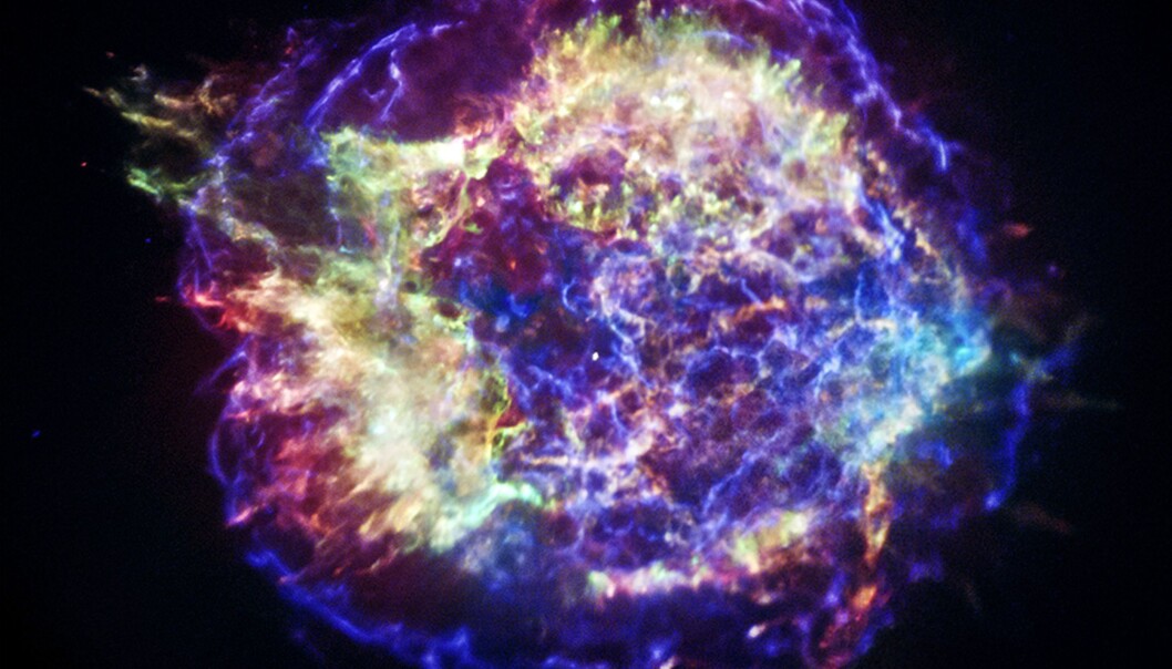 Fluor dannes i supernovaeksplosjoner, som den som fant sted for om lag 300 år siden i stjernebildet Kassiopeia, og som vi fortsatt kan beundre restene av. (Foto: NASA, CXC, SAO) Fluor dannes i supernovaeksplosjoner, som den som fant sted for om lag 300 år siden i stjernebildet Kassiopeia, og som vi fortsatt kan beundre restene av. (Foto: NASA, CXC, SAO)