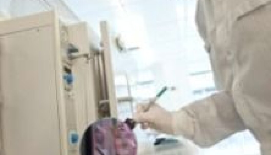 This is what the raw material of the sensor looks like; engineer Sara Rund Herum in action. (Photo: SINTEF) This is what the raw material of the sensor looks like; engineer Sara Rund Herum in action. (Photo: SINTEF)