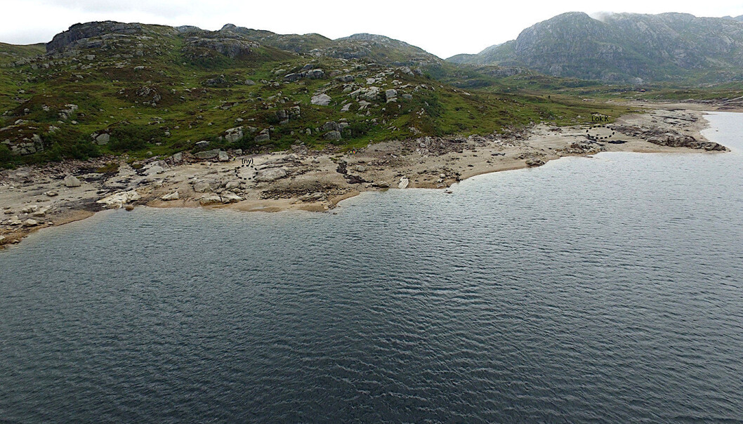 The parts of the shore where the settlements are located. The newly discovered stone-age settlement at the left side and the previously identified settlement at the right side. (All photos: Museum of Archaeology, University of Stavanger) The parts of the shore where the settlements are located. The newly discovered stone-age settlement at the left side and the previously identified settlement at the right side. (All photos: Museum of Archaeology, University of Stavanger)