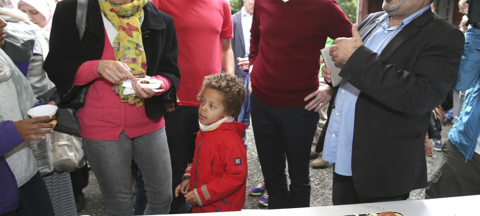 Ap-leder Jonas Gahr Støre besøkte i valgkampen Geitmyra matkultursenter for barn i anledning arrangementet Syrisk familiemiddag og innsamling til syriske flyktninger.  (Foto: Terje Pedersen, NTB scanpix)