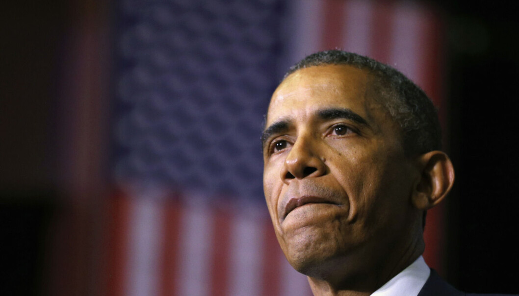 Obama er kjent for å bruke pauser i talene sine for å vektlegge et poeng. Disse velplasserte pausene gjør det lettere for folk å huske det som ble sagt. Her tar den amerikanske presidenten en pause i en tale ved Pellissippi State College tidligere i år. (Foto: Kevin Lamarque, Reuters) Obama er kjent for å bruke pauser i talene sine for å vektlegge et poeng. Disse velplasserte pausene gjør det lettere for folk å huske det som ble sagt. Her tar den amerikanske presidenten en pause i en tale ved Pellissippi State College tidligere i år. (Foto: Kevin Lamarque, Reuters)
