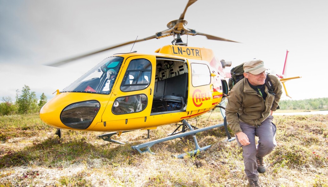 Asbjørn Gangstad er på vei inn til en av de mange avsidesliggende skogflatene som skal måles som en del av den landsdekkende Landsskogtakseringen. (Foto: Lars Sandved Dalen, Nibio) Asbjørn Gangstad er på vei inn til en av de mange avsidesliggende skogflatene som skal måles som en del av den landsdekkende Landsskogtakseringen. (Foto: Lars Sandved Dalen, Nibio)