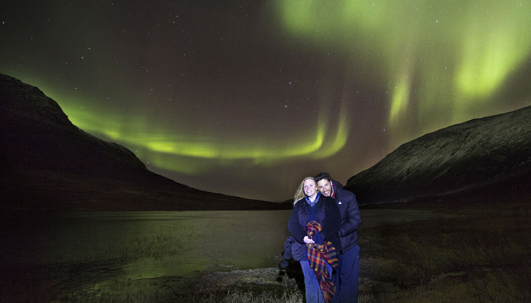 - Fantástico, tenkte argentineren da han fikk se et bilde av nordlyset på Instagram. Han bare måtte oppleve det selv, og tok med seg kjæresten. (Foto: Stig Brøndbo, UiT) - Fantástico, tenkte argentineren da han fikk se et bilde av nordlyset på Instagram. Han bare måtte oppleve det selv, og tok med seg kjæresten. (Foto: Stig Brøndbo, UiT)