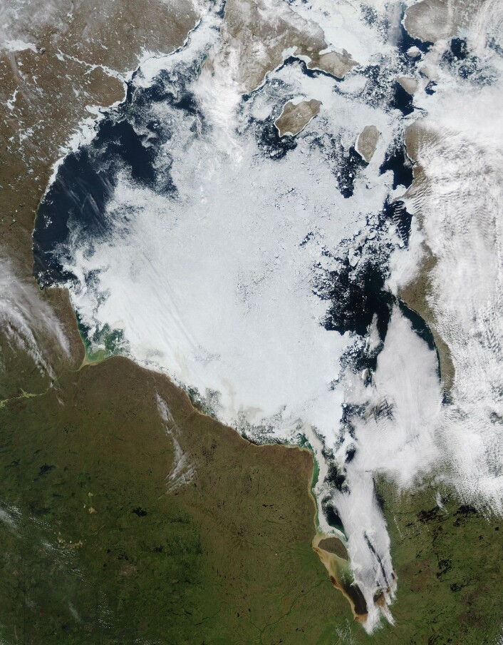 Hudson Bay under issmeltingen. Bildet er tatt i midten av juni. NASA-forskere har sett at isen smelter tidligere enn før. (Foto: NASA) Hudson Bay under issmeltingen. Bildet er tatt i midten av juni. NASA-forskere har sett at isen smelter tidligere enn før. (Foto: NASA)