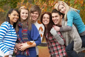 Tenåringer som har nære vennskap med jevnaldrende, oppnår bedre helse i ung, voksen alder, ifølge ny studie. (Illustrasjonsfoto: www.colourbox.no)