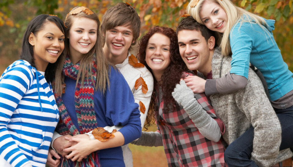 Tenåringer som har nære vennskap med jevnaldrende, oppnår bedre helse i ung, voksen alder, ifølge ny studie.  (Illustrasjonsfoto: www.colourbox.no)