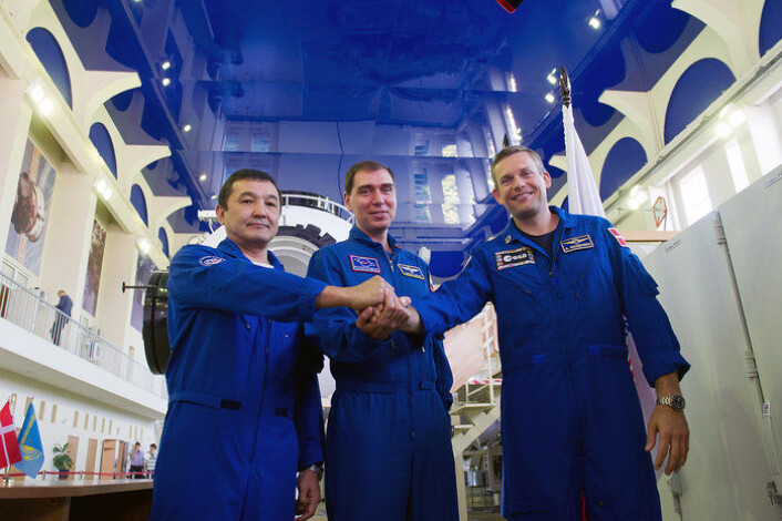 Andreas Mogensen (t.h.), Ajdyn Ajmbetov (t.v.) og Sergej Volkov etter siste eksaminering i Moskva i august før oppskytingen 2. september 2015. (Foto: Russian Federal Space Agency) Andreas Mogensen (t.h.), Ajdyn Ajmbetov (t.v.) og Sergej Volkov etter siste eksaminering i Moskva i august før oppskytingen 2. september 2015. (Foto: Russian Federal Space Agency)