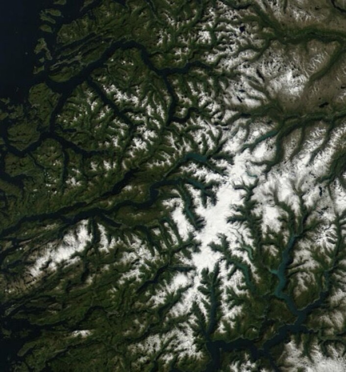 NASAs satellitt Terra kan bekrefte at Jostedalsbreen er der fortsatt. (Bilde: NASA Terra MODIS) NASAs satellitt Terra kan bekrefte at Jostedalsbreen er der fortsatt. (Bilde: NASA Terra MODIS)
