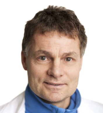 Knut Hagen er hodepinespesialist ved NTNU. Han mener at fastleger kan for lite om faren ved å bruke smertestillende. (Foto: NTNU) Knut Hagen er hodepinespesialist ved NTNU. Han mener at fastleger kan for lite om faren ved å bruke smertestillende. (Foto: NTNU)