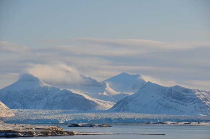 Feltarbeidet til forskningen ble utført i og rundt Kongsfjorden på Svalbard. (Foto: Helge. M. Markusson, Framsenteret) Feltarbeidet til forskningen ble utført i og rundt Kongsfjorden på Svalbard. (Foto: Helge. M. Markusson, Framsenteret)