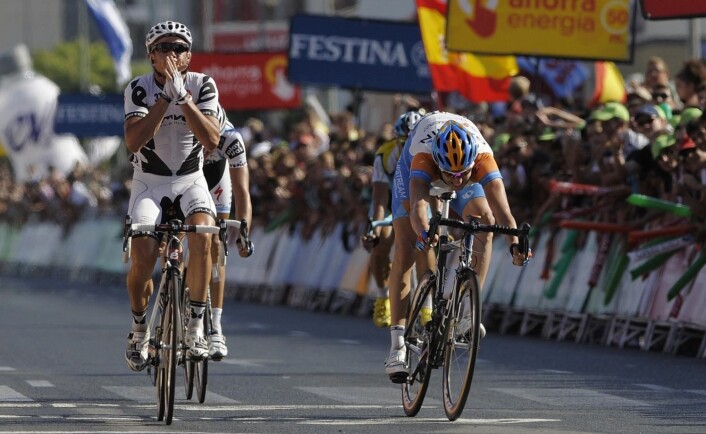 Simin Gerrans (Cervelo) spurtslår Ryder Hesjedal (Garmin–Slipstream) på den tiende etappen av Vuelta a España i 2009. Dagen før ble Gerrans nummer 79, over seks minutter bak vinneren. (Foto: Felix Ordonez, Reuters) Simin Gerrans (Cervelo) spurtslår Ryder Hesjedal (Garmin–Slipstream) på den tiende etappen av Vuelta a España i 2009. Dagen før ble Gerrans nummer 79, over seks minutter bak vinneren. (Foto: Felix Ordonez, Reuters)
