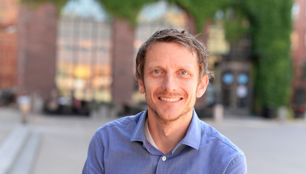 Tarjei Helland forsker på hvorfor det er så mange lærere som mener de bruker tiden sin på ting de ikke syns er viktigst. Han er høgskolelektor i samfunnsfagsdidaktikk og stipendiat ved Institutt for grunnskole- og faglærerutdanning på Høgskolen i Oslo og Akershus. (Foto: Sonja Balci) Tarjei Helland forsker på hvorfor det er så mange lærere som mener de bruker tiden sin på ting de ikke syns er viktigst. Han er høgskolelektor i samfunnsfagsdidaktikk og stipendiat ved Institutt for grunnskole- og faglærerutdanning på Høgskolen i Oslo og Akershus. (Foto: Sonja Balci)