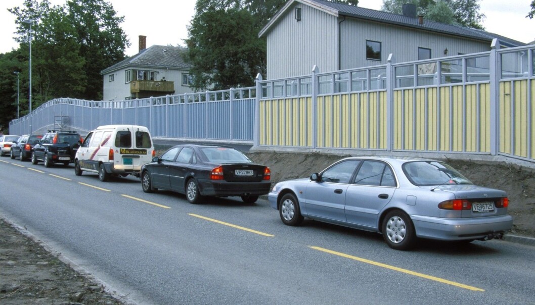 Beboerne bak disse støyskjermene fikk nok aldri høre hvor mye støy det ville bli fra denne veien. (Foto: Tore Wuttudal, NTB scanpix) Beboerne bak disse støyskjermene fikk nok aldri høre hvor mye støy det ville bli fra denne veien. (Foto: Tore Wuttudal, NTB scanpix)