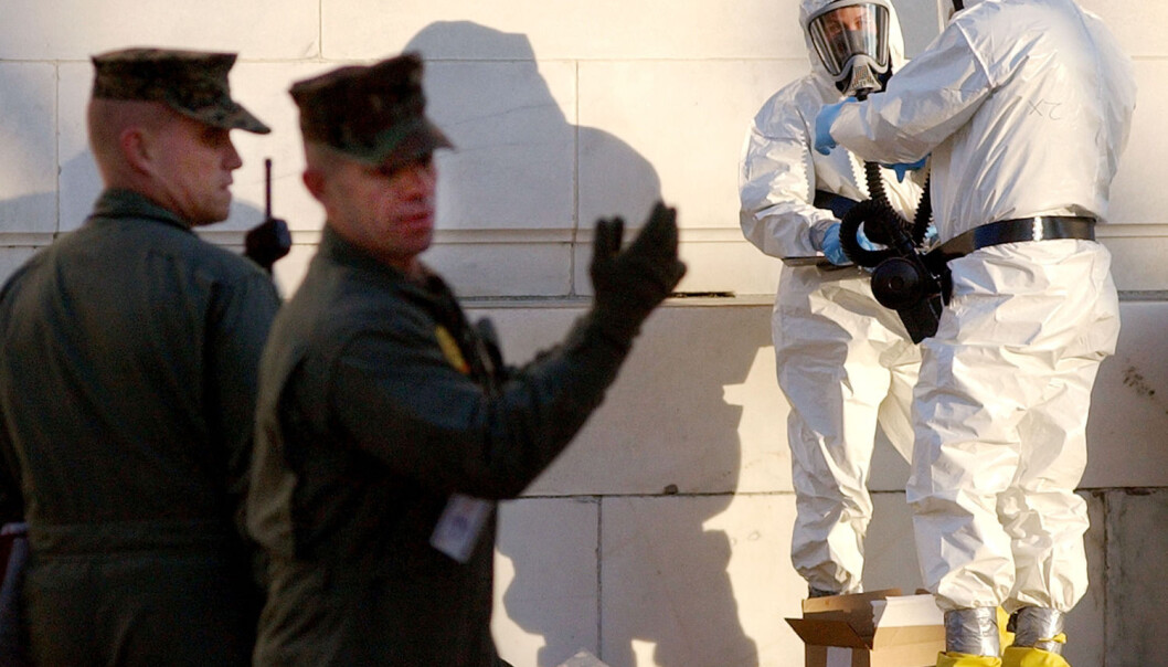 Mikroskopisk pulver kan være et svært farlig våpen. I 2004 ble giftstoffet ricin funnet i senatet i USA. Ingen ble skadet. (Foto: Jonathan Ernst/Reuters) Mikroskopisk pulver kan være et svært farlig våpen. I 2004 ble giftstoffet ricin funnet i senatet i USA. Ingen ble skadet. (Foto: Jonathan Ernst/Reuters)