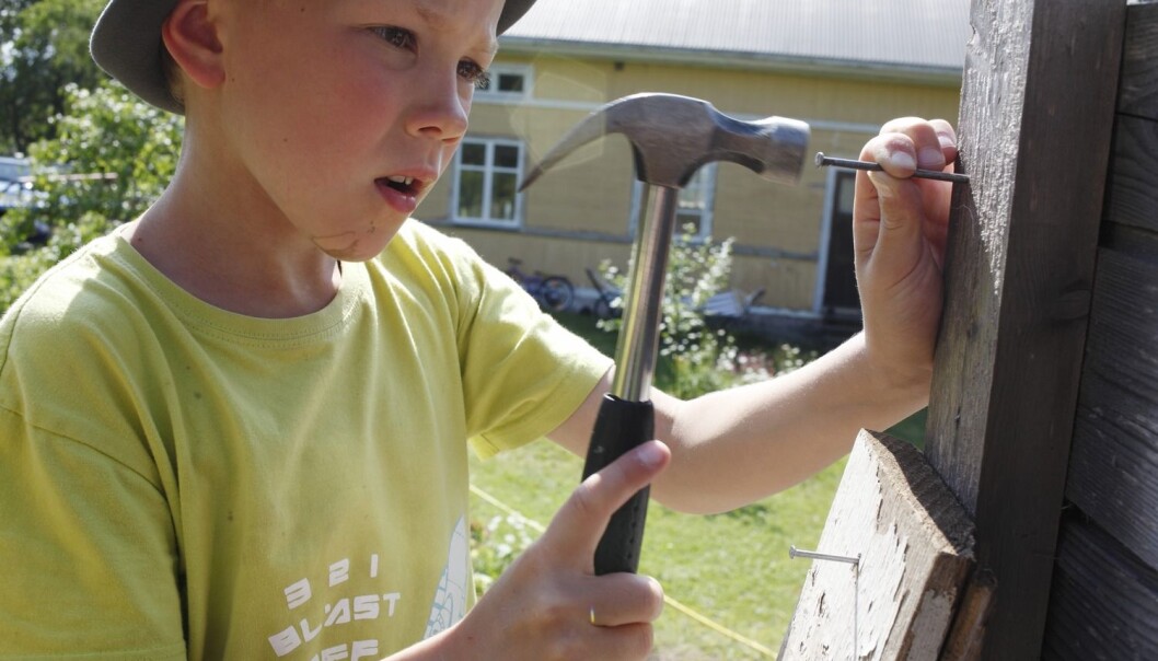 Elevane bør få prøve seg på ulike yrkesfag allereie på grunnskolen, meiner utdanningsforskar. (Foto: Mikael Andersson, Samfoto/NTB scanpix) Elevane bør få prøve seg på ulike yrkesfag allereie på grunnskolen, meiner utdanningsforskar. (Foto: Mikael Andersson, Samfoto/NTB scanpix)