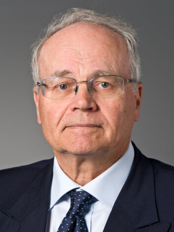 Psykiatriprofessor Ulrik Malt synes synd på dem som må spille syk for å få omsorg. (Foto: (Foto : Øystein Horgmo, UiO)) Psykiatriprofessor Ulrik Malt synes synd på dem som må spille syk for å få omsorg. (Foto: (Foto : Øystein Horgmo, UiO))