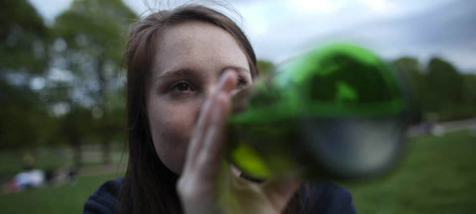 Alkohol kan se ut til å være en mer naturlig del av hverdagen både for voksne og ungdom på vestkanten, ifølge den nye studien. (Foto: Kyrre Lien, NTB Scanpix)