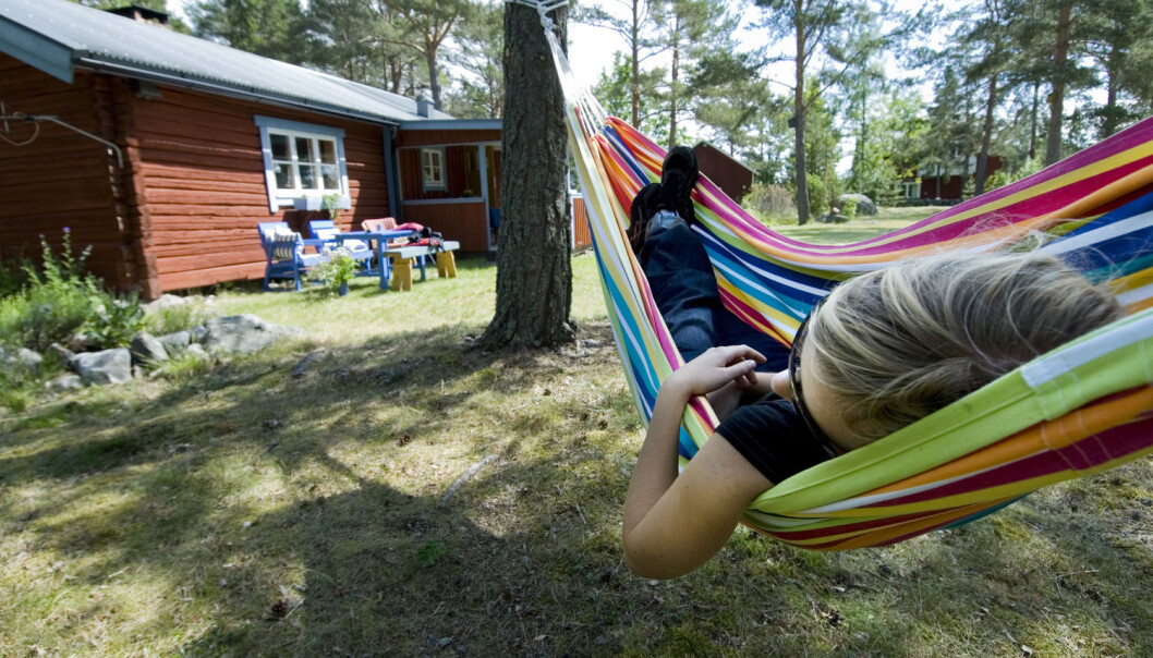 Hver sommer advarer stressforskere, psykologer og samlivseksperter oss mot å tilbringe ferien pålogget. (Foto: Erik Leonsson, Maskot) Hver sommer advarer stressforskere, psykologer og samlivseksperter oss mot å tilbringe ferien pålogget. (Foto: Erik Leonsson, Maskot)
