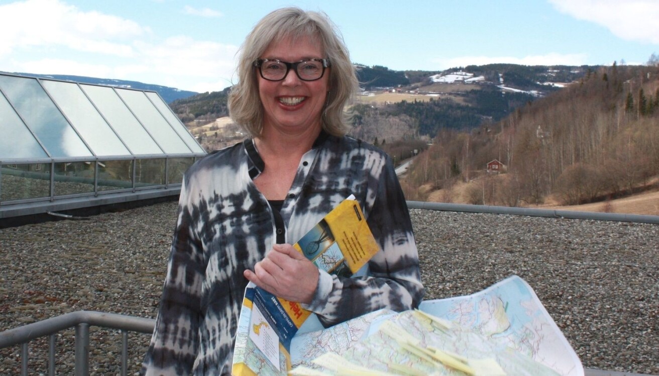 Med kartet under armen forsker Ulla Higdem på regionale spørsmål både i både norsk og europeisk kontekst. (Foto: Sigrun Dancke Skaare) Med kartet under armen forsker Ulla Higdem på regionale spørsmål både i både norsk og europeisk kontekst. (Foto: Sigrun Dancke Skaare)