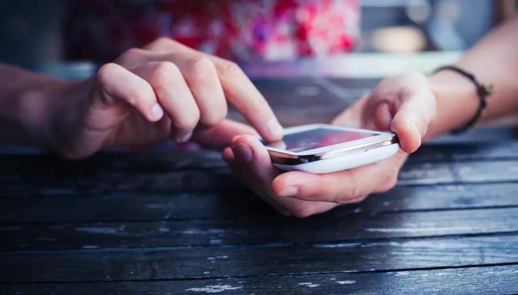 Tekstmeldinger forstyrrer deg like mye som en telefonsamtale. (Foto: Microstock)
