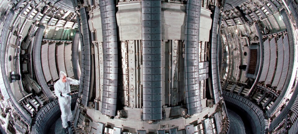 JET (Joint European Torus) er fortsatt den største testreaktoren innen fusjonsforskning i Europa, og står i nærheten av Oxford i England. Bildet er fra da en oppgradering av reaktoren i 1997. (Foto: Eurofusion)