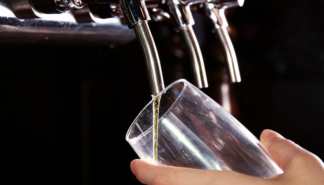 Kanskje trenger vi ikke hjelp fra bartendere lenger, hvis den danske øl-appen slår an. (Illustrasjonsfoto: Microstock)