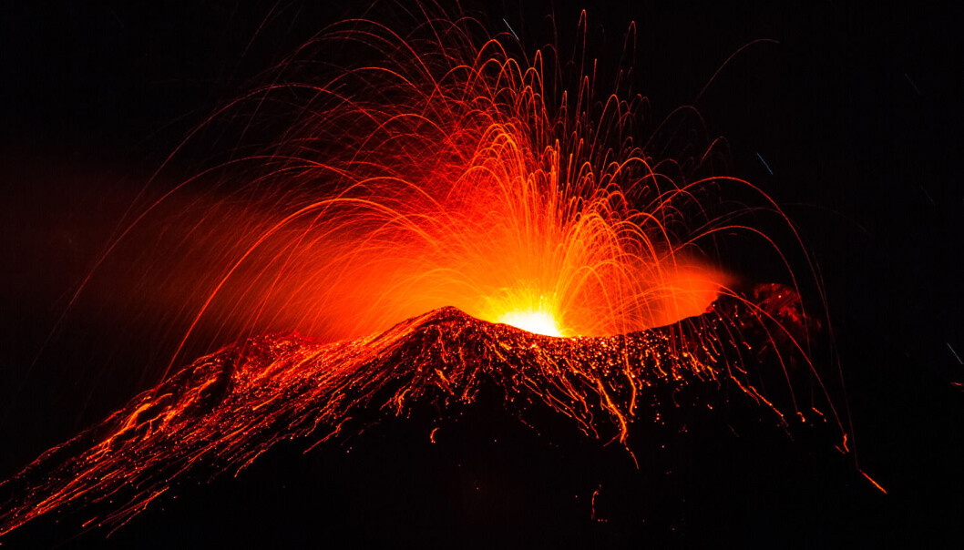 Lava strømmer ut av Etna 12. mai i år. Vulkanen ligger på østkysten av Sicilia i Italia og er den mest aktive i Europa. (Foto: Marco Restivo / Demotix) Lava strømmer ut av Etna 12. mai i år. Vulkanen ligger på østkysten av Sicilia i Italia og er den mest aktive i Europa. (Foto: Marco Restivo / Demotix)