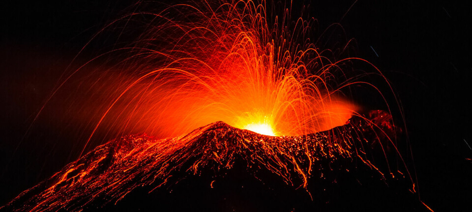 Lava strømmer ut av Etna 12. mai i år. Vulkanen ligger på østkysten av Sicilia i Italia og er den mest aktive i Europa. (Foto: Marco Restivo / Demotix)