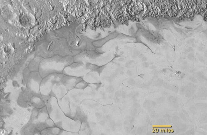 Det er både "isflak" og kupert terreng på Pluto. (Bilde: NASA/JHUAPL/SwRI) Det er både "isflak" og kupert terreng på Pluto. (Bilde: NASA/JHUAPL/SwRI)