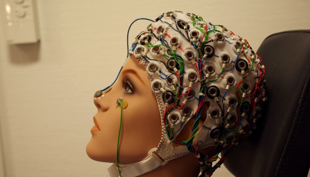 Forskere ved UiT har gjort forsøk med transkranial likestrømsstimulering (tDCS) for å lindre smertene til personer med kroniske muskelsmerter. Bildet er et illustrasjonsbilde og er ikke hentet fra disse forsøkene. (Foto: Microstock, NTB scanpix) Forskere ved UiT har gjort forsøk med transkranial likestrømsstimulering (tDCS) for å lindre smertene til personer med kroniske muskelsmerter. Bildet er et illustrasjonsbilde og er ikke hentet fra disse forsøkene. (Foto: Microstock, NTB scanpix)