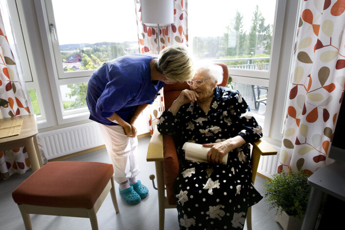 Sykepleierne føler ofte at de har for lite kunnskap om hvordan de kan møte pasientenes behov for åndelig omsorg, ifølge studien til Liv Skomakerstuen Ødebehr. (Foto: Gorm Kallestad, NTB scanpix) Sykepleierne føler ofte at de har for lite kunnskap om hvordan de kan møte pasientenes behov for åndelig omsorg, ifølge studien til Liv Skomakerstuen Ødebehr. (Foto: Gorm Kallestad, NTB scanpix)
