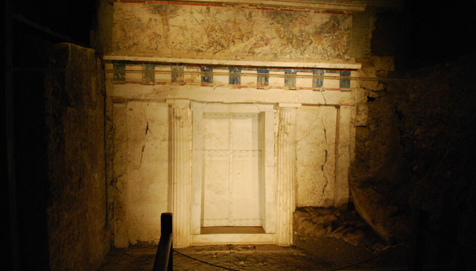 Inngangen til Filips grav nord i Hellas. Graven ble funnet på slutten av 1970-tallet, men hvem av kroppene i graven tilhørte Filip II? (Foto: Sarah Murray/CC BY SA 2.0)