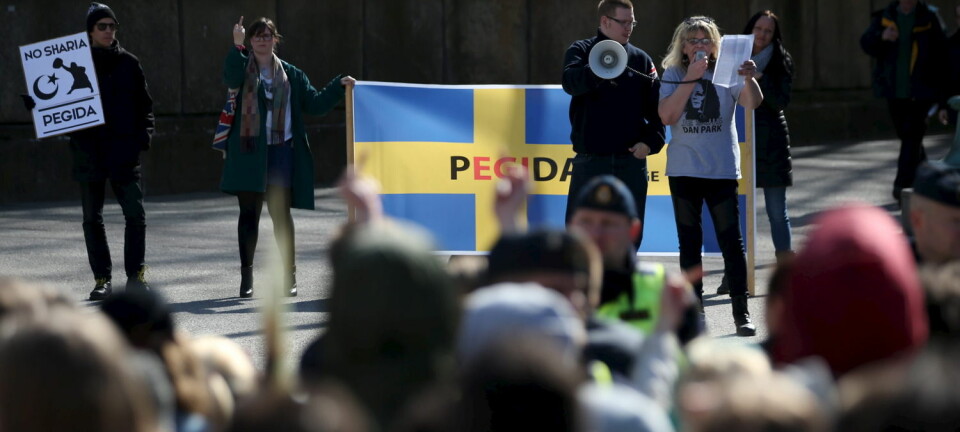 Anti-islamske Pegida representerer den største mobiliseringen sett på flere tiår fra en høyrefløy som historisk ikke har tradisjon for å gå i demonstrasjonstog. Her demonstrerer det svenske Pegida på Gotaplatsen i Gøteborg 18 april 2015. (Foto: Bjorn Larsson Rosvall, Reuters/TT News Agency)
