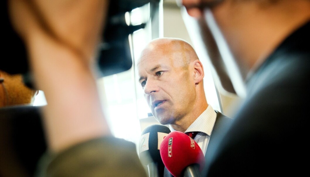 Tidligere politidirektør Øystein Mæland gikk av i kjølvannet av 22. juli-kommisjonens rapport. Han mente han ikke hadde noe annet valg da han ikke fikk den nødvendige tilliten han trengte fra justisminister Grete Faremo. Ingen politikere gikk av. (Foto: Fredrik Varfjell, NTB scanpix) Tidligere politidirektør Øystein Mæland gikk av i kjølvannet av 22. juli-kommisjonens rapport. Han mente han ikke hadde noe annet valg da han ikke fikk den nødvendige tilliten han trengte fra justisminister Grete Faremo. Ingen politikere gikk av. (Foto: Fredrik Varfjell, NTB scanpix)