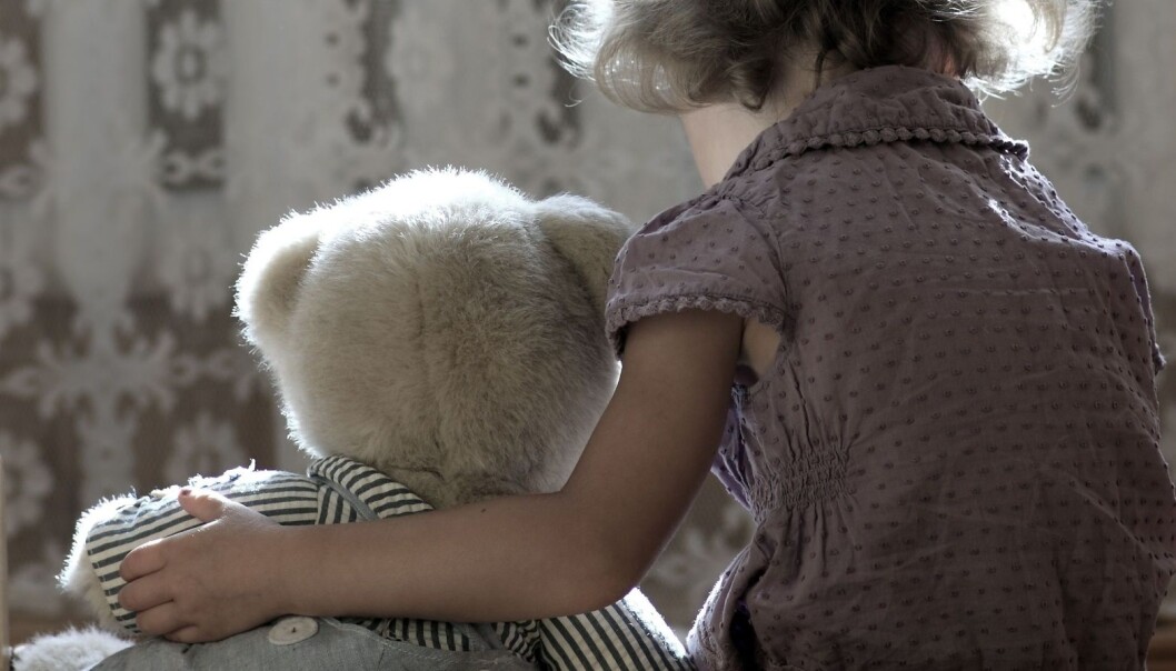 Noen barn har lært tidlig at de må ta vare på seg selv. Kanskje har de også måttet ta seg av mindre søsken. (Foto: Microstock) Noen barn har lært tidlig at de må ta vare på seg selv. Kanskje har de også måttet ta seg av mindre søsken. (Foto: Microstock)